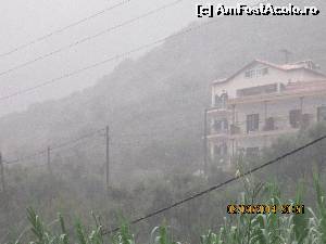 P17 [SEP-2014] Furtuna si ploaie la Vasilki vazute din balconul vilei Azalea. 