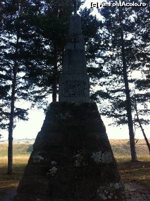 [P01] Monumentul de la Bârsești, de lângă cei trei brazi care dau și numele locului.  » foto by Yersinia Pestis
 - 
<span class="allrVoted glyphicon glyphicon-heart hidden" id="av555386"></span>
<a class="m-l-10 hidden" id="sv555386" onclick="voting_Foto_DelVot(,555386,17524)" role="button">șterge vot <span class="glyphicon glyphicon-remove"></span></a>
<a id="v9555386" class=" c-red"  onclick="voting_Foto_SetVot(555386)" role="button"><span class="glyphicon glyphicon-heart-empty"></span> <b>LIKE</b> = Votează poza</a> <img class="hidden"  id="f555386W9" src="/imagini/loader.gif" border="0" /><span class="AjErrMes hidden" id="e555386ErM"></span>