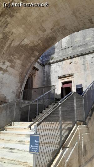 [P18] abatia Montmajour,  intrarea spre manastirea Saint Maur, placuta indicatoare specifica numarul de trepte de urcat » foto by Yolanda
 - 
<span class="allrVoted glyphicon glyphicon-heart hidden" id="av1519082"></span>
<a class="m-l-10 hidden" id="sv1519082" onclick="voting_Foto_DelVot(,1519082,17531)" role="button">șterge vot <span class="glyphicon glyphicon-remove"></span></a>
<a id="v91519082" class=" c-red"  onclick="voting_Foto_SetVot(1519082)" role="button"><span class="glyphicon glyphicon-heart-empty"></span> <b>LIKE</b> = Votează poza</a> <img class="hidden"  id="f1519082W9" src="/imagini/loader.gif" border="0" /><span class="AjErrMes hidden" id="e1519082ErM"></span>