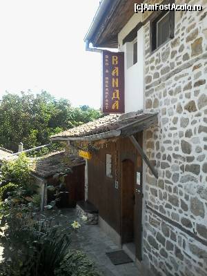 [P02] Vanda Guesthouse - intrarea din strada » foto by dannaa
 - 
<span class="allrVoted glyphicon glyphicon-heart hidden" id="av570238"></span>
<a class="m-l-10 hidden" id="sv570238" onclick="voting_Foto_DelVot(,570238,17680)" role="button">șterge vot <span class="glyphicon glyphicon-remove"></span></a>
<a id="v9570238" class=" c-red"  onclick="voting_Foto_SetVot(570238)" role="button"><span class="glyphicon glyphicon-heart-empty"></span> <b>LIKE</b> = Votează poza</a> <img class="hidden"  id="f570238W9" src="/imagini/loader.gif" border="0" /><span class="AjErrMes hidden" id="e570238ErM"></span>