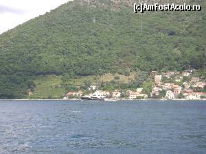 [P19] Satul Kamenari. Locul pe unde se traversaza golful cu ferry-boat-ul pentru a merge in directia Herceg Novi » foto by costy69
 - 
<span class="allrVoted glyphicon glyphicon-heart hidden" id="av572524"></span>
<a class="m-l-10 hidden" id="sv572524" onclick="voting_Foto_DelVot(,572524,17701)" role="button">șterge vot <span class="glyphicon glyphicon-remove"></span></a>
<a id="v9572524" class=" c-red"  onclick="voting_Foto_SetVot(572524)" role="button"><span class="glyphicon glyphicon-heart-empty"></span> <b>LIKE</b> = Votează poza</a> <img class="hidden"  id="f572524W9" src="/imagini/loader.gif" border="0" /><span class="AjErrMes hidden" id="e572524ErM"></span>