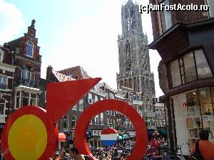 [P02] Tour de France -va incepe in 2015 la Utrecht... statuia rosie a bicicletei, atrage turistii la poze... in zare se vede Domul din Utrecht... veniti sa stam de vorba, sus la etaj, la 112 metri » foto by mireille
 - 
<span class="allrVoted glyphicon glyphicon-heart hidden" id="av572990"></span>
<a class="m-l-10 hidden" id="sv572990" onclick="voting_Foto_DelVot(,572990,17711)" role="button">șterge vot <span class="glyphicon glyphicon-remove"></span></a>
<a id="v9572990" class=" c-red"  onclick="voting_Foto_SetVot(572990)" role="button"><span class="glyphicon glyphicon-heart-empty"></span> <b>LIKE</b> = Votează poza</a> <img class="hidden"  id="f572990W9" src="/imagini/loader.gif" border="0" /><span class="AjErrMes hidden" id="e572990ErM"></span>