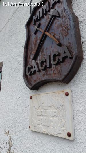 [P01] Cacica - La intrarea in mina. » foto by iulianic
 - 
<span class="allrVoted glyphicon glyphicon-heart hidden" id="av1542471"></span>
<a class="m-l-10 hidden" id="sv1542471" onclick="voting_Foto_DelVot(,1542471,17758)" role="button">șterge vot <span class="glyphicon glyphicon-remove"></span></a>
<a id="v91542471" class=" c-red"  onclick="voting_Foto_SetVot(1542471)" role="button"><span class="glyphicon glyphicon-heart-empty"></span> <b>LIKE</b> = Votează poza</a> <img class="hidden"  id="f1542471W9" src="/imagini/loader.gif" border="0" /><span class="AjErrMes hidden" id="e1542471ErM"></span>