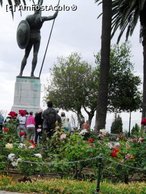 [P19] Statuia lui ”Achile victorios” instalată în 1909 pe platforma de belvedere de la capătul grădinii palatului de către kaiserului Germaniei, William II, în locul statuii ”Ahile muribund” care a fost mutată.  » foto by Lucien
 - 
<span class="allrVoted glyphicon glyphicon-heart hidden" id="av841161"></span>
<a class="m-l-10 hidden" id="sv841161" onclick="voting_Foto_DelVot(,841161,17783)" role="button">șterge vot <span class="glyphicon glyphicon-remove"></span></a>
<a id="v9841161" class=" c-red"  onclick="voting_Foto_SetVot(841161)" role="button"><span class="glyphicon glyphicon-heart-empty"></span> <b>LIKE</b> = Votează poza</a> <img class="hidden"  id="f841161W9" src="/imagini/loader.gif" border="0" /><span class="AjErrMes hidden" id="e841161ErM"></span>