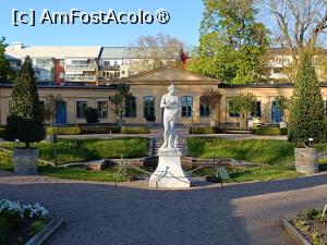 [P78] Uppsala, Grădina și Muzeul Linnaeus, Oranjeria și Statuia Venus Medici » foto by mprofeanu
 - 
<span class="allrVoted glyphicon glyphicon-heart hidden" id="av1513454"></span>
<a class="m-l-10 hidden" id="sv1513454" onclick="voting_Foto_DelVot(,1513454,17905)" role="button">șterge vot <span class="glyphicon glyphicon-remove"></span></a>
<a id="v91513454" class=" c-red"  onclick="voting_Foto_SetVot(1513454)" role="button"><span class="glyphicon glyphicon-heart-empty"></span> <b>LIKE</b> = Votează poza</a> <img class="hidden"  id="f1513454W9" src="/imagini/loader.gif" border="0" /><span class="AjErrMes hidden" id="e1513454ErM"></span>