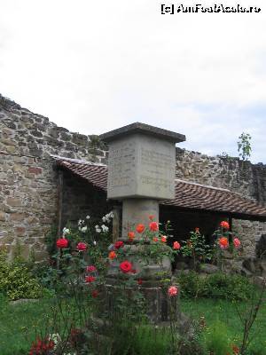 [P25] Monument în cimitirul soldaţilor » foto by Michi
 - 
<span class="allrVoted glyphicon glyphicon-heart hidden" id="av550349"></span>
<a class="m-l-10 hidden" id="sv550349" onclick="voting_Foto_DelVot(,550349,18101)" role="button">șterge vot <span class="glyphicon glyphicon-remove"></span></a>
<a id="v9550349" class=" c-red"  onclick="voting_Foto_SetVot(550349)" role="button"><span class="glyphicon glyphicon-heart-empty"></span> <b>LIKE</b> = Votează poza</a> <img class="hidden"  id="f550349W9" src="/imagini/loader.gif" border="0" /><span class="AjErrMes hidden" id="e550349ErM"></span>