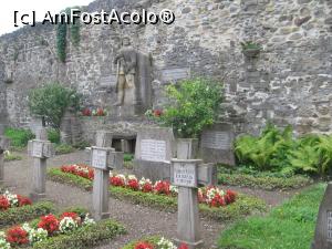 [P09] Cimitirul soldaţilor germani din 1916 şi statuia lui Roland » foto by Michi
 - 
<span class="allrVoted glyphicon glyphicon-heart hidden" id="av1144985"></span>
<a class="m-l-10 hidden" id="sv1144985" onclick="voting_Foto_DelVot(,1144985,18101)" role="button">șterge vot <span class="glyphicon glyphicon-remove"></span></a>
<a id="v91144985" class=" c-red"  onclick="voting_Foto_SetVot(1144985)" role="button"><span class="glyphicon glyphicon-heart-empty"></span> <b>LIKE</b> = Votează poza</a> <img class="hidden"  id="f1144985W9" src="/imagini/loader.gif" border="0" /><span class="AjErrMes hidden" id="e1144985ErM"></span>