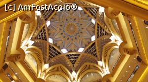 [P22] o parte din tavanul de la Emirates Palace » foto by elenaadina
 - 
<span class="allrVoted glyphicon glyphicon-heart hidden" id="av848168"></span>
<a class="m-l-10 hidden" id="sv848168" onclick="voting_Foto_DelVot(,848168,18119)" role="button">șterge vot <span class="glyphicon glyphicon-remove"></span></a>
<a id="v9848168" class=" c-red"  onclick="voting_Foto_SetVot(848168)" role="button"><span class="glyphicon glyphicon-heart-empty"></span> <b>LIKE</b> = Votează poza</a> <img class="hidden"  id="f848168W9" src="/imagini/loader.gif" border="0" /><span class="AjErrMes hidden" id="e848168ErM"></span>