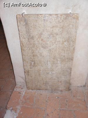 [P17] Cetatea Cisnădioara - Biserica fortificată. Interior. Una dintre numeroasele pietre inscripționate.  » foto by iulianic
 - 
<span class="allrVoted glyphicon glyphicon-heart hidden" id="av1113098"></span>
<a class="m-l-10 hidden" id="sv1113098" onclick="voting_Foto_DelVot(,1113098,18124)" role="button">șterge vot <span class="glyphicon glyphicon-remove"></span></a>
<a id="v91113098" class=" c-red"  onclick="voting_Foto_SetVot(1113098)" role="button"><span class="glyphicon glyphicon-heart-empty"></span> <b>LIKE</b> = Votează poza</a> <img class="hidden"  id="f1113098W9" src="/imagini/loader.gif" border="0" /><span class="AjErrMes hidden" id="e1113098ErM"></span>
