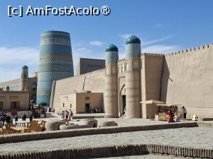 [P20] Uzbekistan, Khiva, Complexul Itchan Kala, Cetatea Kuhna Ark în prim plan, Minaretul Neterminat în plan secund și clădirea mai mică Vechea Închisoare » foto by mprofeanu
 - 
<span class="allrVoted glyphicon glyphicon-heart hidden" id="av1549274"></span>
<a class="m-l-10 hidden" id="sv1549274" onclick="voting_Foto_DelVot(,1549274,18174)" role="button">șterge vot <span class="glyphicon glyphicon-remove"></span></a>
<a id="v91549274" class=" c-red"  onclick="voting_Foto_SetVot(1549274)" role="button"><span class="glyphicon glyphicon-heart-empty"></span> <b>LIKE</b> = Votează poza</a> <img class="hidden"  id="f1549274W9" src="/imagini/loader.gif" border="0" /><span class="AjErrMes hidden" id="e1549274ErM"></span>