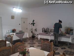 [P18] Sala pentru micul dejun - masa cu preparatele in dreapta, painea si tacamurile pe masa din stanga » foto by dannaa
 - 
<span class="allrVoted glyphicon glyphicon-heart hidden" id="av610575"></span>
<a class="m-l-10 hidden" id="sv610575" onclick="voting_Foto_DelVot(,610575,18283)" role="button">șterge vot <span class="glyphicon glyphicon-remove"></span></a>
<a id="v9610575" class=" c-red"  onclick="voting_Foto_SetVot(610575)" role="button"><span class="glyphicon glyphicon-heart-empty"></span> <b>LIKE</b> = Votează poza</a> <img class="hidden"  id="f610575W9" src="/imagini/loader.gif" border="0" /><span class="AjErrMes hidden" id="e610575ErM"></span>