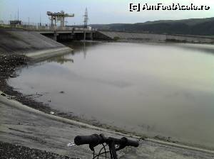 [P24] Vila Speranța, Pleșcoi. Poză făcută de pe bicicleta pusă la dispoziția turiștilor de la Vila Speranța. Aici lacul de acumulare din zona pensiunii.  » foto by FlorinAndrei
 - 
<span class="allrVoted glyphicon glyphicon-heart hidden" id="av616725"></span>
<a class="m-l-10 hidden" id="sv616725" onclick="voting_Foto_DelVot(,616725,18325)" role="button">șterge vot <span class="glyphicon glyphicon-remove"></span></a>
<a id="v9616725" class=" c-red"  onclick="voting_Foto_SetVot(616725)" role="button"><span class="glyphicon glyphicon-heart-empty"></span> <b>LIKE</b> = Votează poza</a> <img class="hidden"  id="f616725W9" src="/imagini/loader.gif" border="0" /><span class="AjErrMes hidden" id="e616725ErM"></span>