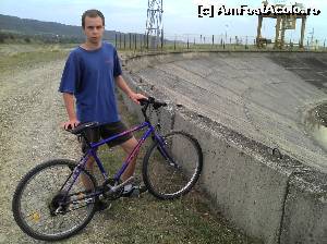 [P30] Vila Speranța, Pleșcoi. Cu bicicleta de la pensiune pe malul lacului de acumulare din zonă » foto by FlorinAndrei
 - 
<span class="allrVoted glyphicon glyphicon-heart hidden" id="av616881"></span>
<a class="m-l-10 hidden" id="sv616881" onclick="voting_Foto_DelVot(,616881,18325)" role="button">șterge vot <span class="glyphicon glyphicon-remove"></span></a>
<a id="v9616881" class=" c-red"  onclick="voting_Foto_SetVot(616881)" role="button"><span class="glyphicon glyphicon-heart-empty"></span> <b>LIKE</b> = Votează poza</a> <img class="hidden"  id="f616881W9" src="/imagini/loader.gif" border="0" /><span class="AjErrMes hidden" id="e616881ErM"></span>