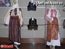 [P31] Imagine din secţia de etnografie şi artă populară: costume populare argeşene » foto by Costi
 - 
<span class="allrVoted glyphicon glyphicon-heart hidden" id="av306234"></span>
<a class="m-l-10 hidden" id="sv306234" onclick="voting_Foto_DelVot(,306234,18373)" role="button">șterge vot <span class="glyphicon glyphicon-remove"></span></a>
<a id="v9306234" class=" c-red"  onclick="voting_Foto_SetVot(306234)" role="button"><span class="glyphicon glyphicon-heart-empty"></span> <b>LIKE</b> = Votează poza</a> <img class="hidden"  id="f306234W9" src="/imagini/loader.gif" border="0" /><span class="AjErrMes hidden" id="e306234ErM"></span>