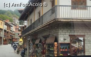 [P08] Desi nu am petrecut prea mult timp aici, m-au fermecat localnicii, care afland ca suntem romani, ne-au intrebat in limba noastra, cu accente arhaice, ,,Ce faci?”, ,,E ghini in Romania?” sau ne-au numit ,,fratele meu”. » foto by geani anto
 - 
<span class="allrVoted glyphicon glyphicon-heart hidden" id="av1533671"></span>
<a class="m-l-10 hidden" id="sv1533671" onclick="voting_Foto_DelVot(,1533671,18401)" role="button">șterge vot <span class="glyphicon glyphicon-remove"></span></a>
<a id="v91533671" class=" c-red"  onclick="voting_Foto_SetVot(1533671)" role="button"><span class="glyphicon glyphicon-heart-empty"></span> <b>LIKE</b> = Votează poza</a> <img class="hidden"  id="f1533671W9" src="/imagini/loader.gif" border="0" /><span class="AjErrMes hidden" id="e1533671ErM"></span>