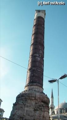 [P110] Çemberlitaş, sau Columna Arsa. Exista o legenda, ca daac asediatorii se vor apropia de aceasta Columna, Arhanghelul Mihail, se va pogora din cer si-i va prigoni. O statuie a lui Constantin cel Mare, era odata in varful coloane, iar coloana era in centrul unei piete. » foto by TraianS
 - 
<span class="allrVoted glyphicon glyphicon-heart hidden" id="av330783"></span>
<a class="m-l-10 hidden" id="sv330783" onclick="voting_Foto_DelVot(,330783,18404)" role="button">șterge vot <span class="glyphicon glyphicon-remove"></span></a>
<a id="v9330783" class=" c-red"  onclick="voting_Foto_SetVot(330783)" role="button"><span class="glyphicon glyphicon-heart-empty"></span> <b>LIKE</b> = Votează poza</a> <img class="hidden"  id="f330783W9" src="/imagini/loader.gif" border="0" /><span class="AjErrMes hidden" id="e330783ErM"></span>