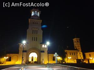 [P01] Podul Unirii, cel care face legatura intre Monumentul Marii Uniri si Catedrala Incoronarii. Podul este relativ nou, construit din metal, insa zona pe care se calca este din lemn si pe margini exista doua culoare de sticla. » foto by geani anto
 - 
<span class="allrVoted glyphicon glyphicon-heart hidden" id="av1286059"></span>
<a class="m-l-10 hidden" id="sv1286059" onclick="voting_Foto_DelVot(,1286059,18888)" role="button">șterge vot <span class="glyphicon glyphicon-remove"></span></a>
<a id="v91286059" class=" c-red"  onclick="voting_Foto_SetVot(1286059)" role="button"><span class="glyphicon glyphicon-heart-empty"></span> <b>LIKE</b> = Votează poza</a> <img class="hidden"  id="f1286059W9" src="/imagini/loader.gif" border="0" /><span class="AjErrMes hidden" id="e1286059ErM"></span>