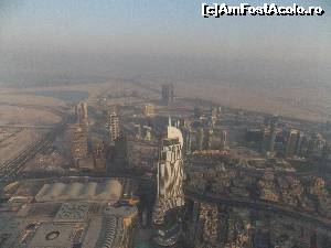 [P18] Fotografie facuta de la etajul 124 al celei mai inalte cladiri din lume - turnul Burj Kalifa. Se vede o parte din Dubai in apropierea apusului de soare.  » foto by Dan Petrescu
 - 
<span class="allrVoted glyphicon glyphicon-heart hidden" id="av678480"></span>
<a class="m-l-10 hidden" id="sv678480" onclick="voting_Foto_DelVot(,678480,19463)" role="button">șterge vot <span class="glyphicon glyphicon-remove"></span></a>
<a id="v9678480" class=" c-red"  onclick="voting_Foto_SetVot(678480)" role="button"><span class="glyphicon glyphicon-heart-empty"></span> <b>LIKE</b> = Votează poza</a> <img class="hidden"  id="f678480W9" src="/imagini/loader.gif" border="0" /><span class="AjErrMes hidden" id="e678480ErM"></span>