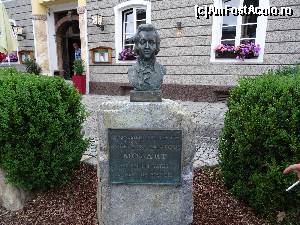 [P138] Waidrimg: Placa comemorativă amplasată în fața edificiului Casa Poștei (Gasthof zur Post, fost han în care a poposit la 13 august 1771 cunoscutul compozitor Wolfgang Amadeus Mozart » foto by mariana.olaru
 - 
<span class="allrVoted glyphicon glyphicon-heart hidden" id="av681059"></span>
<a class="m-l-10 hidden" id="sv681059" onclick="voting_Foto_DelVot(,681059,19484)" role="button">șterge vot <span class="glyphicon glyphicon-remove"></span></a>
<a id="v9681059" class=" c-red"  onclick="voting_Foto_SetVot(681059)" role="button"><span class="glyphicon glyphicon-heart-empty"></span> <b>LIKE</b> = Votează poza</a> <img class="hidden"  id="f681059W9" src="/imagini/loader.gif" border="0" /><span class="AjErrMes hidden" id="e681059ErM"></span>