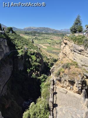 [P12] Ronda - vedere de pe pod pe partea dreaptă » foto by ANILU
 - 
<span class="allrVoted glyphicon glyphicon-heart hidden" id="av1487501"></span>
<a class="m-l-10 hidden" id="sv1487501" onclick="voting_Foto_DelVot(,1487501,19508)" role="button">șterge vot <span class="glyphicon glyphicon-remove"></span></a>
<a id="v91487501" class=" c-red"  onclick="voting_Foto_SetVot(1487501)" role="button"><span class="glyphicon glyphicon-heart-empty"></span> <b>LIKE</b> = Votează poza</a> <img class="hidden"  id="f1487501W9" src="/imagini/loader.gif" border="0" /><span class="AjErrMes hidden" id="e1487501ErM"></span>