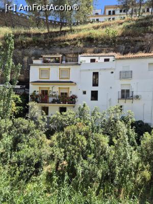 [P48] Setenil de las Bodegas - prin sat » foto by ANILU
 - 
<span class="allrVoted glyphicon glyphicon-heart hidden" id="av1487537"></span>
<a class="m-l-10 hidden" id="sv1487537" onclick="voting_Foto_DelVot(,1487537,19508)" role="button">șterge vot <span class="glyphicon glyphicon-remove"></span></a>
<a id="v91487537" class=" c-red"  onclick="voting_Foto_SetVot(1487537)" role="button"><span class="glyphicon glyphicon-heart-empty"></span> <b>LIKE</b> = Votează poza</a> <img class="hidden"  id="f1487537W9" src="/imagini/loader.gif" border="0" /><span class="AjErrMes hidden" id="e1487537ErM"></span>