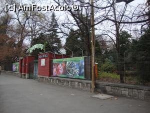 [P01] Am ajuns pe șoseaua Cotroceni, numărul 32, la intrarea în Grădina Botanică din București.  » foto by Floryn81
 - 
<span class="allrVoted glyphicon glyphicon-heart hidden" id="av832389"></span>
<a class="m-l-10 hidden" id="sv832389" onclick="voting_Foto_DelVot(,832389,19622)" role="button">șterge vot <span class="glyphicon glyphicon-remove"></span></a>
<a id="v9832389" class=" c-red"  onclick="voting_Foto_SetVot(832389)" role="button"><span class="glyphicon glyphicon-heart-empty"></span> <b>LIKE</b> = Votează poza</a> <img class="hidden"  id="f832389W9" src="/imagini/loader.gif" border="0" /><span class="AjErrMes hidden" id="e832389ErM"></span>