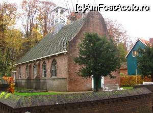 [P15] 's Heerenhoek, Biserica reformata (Zeeland). Comunitatea din 's Heerenhoek era saraca, de aceea in biserica nu era o orga adevarata, ci un vocalion, un tip special de harmonium (montat in 1902)  » foto by Radu Tudoran
 - 
<span class="allrVoted glyphicon glyphicon-heart hidden" id="av698343"></span>
<a class="m-l-10 hidden" id="sv698343" onclick="voting_Foto_DelVot(,698343,19676)" role="button">șterge vot <span class="glyphicon glyphicon-remove"></span></a>
<a id="v9698343" class=" c-red"  onclick="voting_Foto_SetVot(698343)" role="button"><span class="glyphicon glyphicon-heart-empty"></span> <b>LIKE</b> = Votează poza</a> <img class="hidden"  id="f698343W9" src="/imagini/loader.gif" border="0" /><span class="AjErrMes hidden" id="e698343ErM"></span>