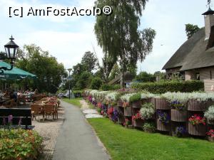 P10 [JUL-2017] La capătul satului e un restaurant vestit de Otterskooi... am găsit turisti la terasă. 