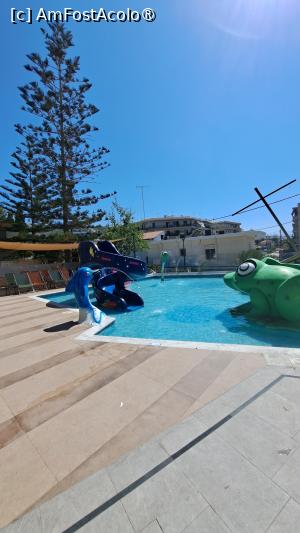 [P16] Piscina de copii » foto by laura mihaela
 - 
<span class="allrVoted glyphicon glyphicon-heart hidden" id="av1537195"></span>
<a class="m-l-10 hidden" id="sv1537195" onclick="voting_Foto_DelVot(,1537195,19702)" role="button">șterge vot <span class="glyphicon glyphicon-remove"></span></a>
<a id="v91537195" class=" c-red"  onclick="voting_Foto_SetVot(1537195)" role="button"><span class="glyphicon glyphicon-heart-empty"></span> <b>LIKE</b> = Votează poza</a> <img class="hidden"  id="f1537195W9" src="/imagini/loader.gif" border="0" /><span class="AjErrMes hidden" id="e1537195ErM"></span>