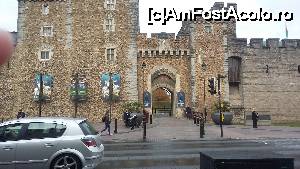 [P04] Intrarea în Castelul din Cardiff, Țara Galilor.  » foto by traian.leuca †
 - 
<span class="allrVoted glyphicon glyphicon-heart hidden" id="av697211"></span>
<a class="m-l-10 hidden" id="sv697211" onclick="voting_Foto_DelVot(,697211,19744)" role="button">șterge vot <span class="glyphicon glyphicon-remove"></span></a>
<a id="v9697211" class=" c-red"  onclick="voting_Foto_SetVot(697211)" role="button"><span class="glyphicon glyphicon-heart-empty"></span> <b>LIKE</b> = Votează poza</a> <img class="hidden"  id="f697211W9" src="/imagini/loader.gif" border="0" /><span class="AjErrMes hidden" id="e697211ErM"></span>
