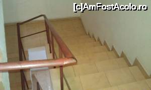 [P02] Urcarea la recepție în Târnovski Dom Guest Rooms, o unitate de cazare situată central în orașul Veiko Rârnovo, Bulgaria » foto by traian.leuca †
 - 
<span class="allrVoted glyphicon glyphicon-heart hidden" id="av698640"></span>
<a class="m-l-10 hidden" id="sv698640" onclick="voting_Foto_DelVot(,698640,19761)" role="button">șterge vot <span class="glyphicon glyphicon-remove"></span></a>
<a id="v9698640" class=" c-red"  onclick="voting_Foto_SetVot(698640)" role="button"><span class="glyphicon glyphicon-heart-empty"></span> <b>LIKE</b> = Votează poza</a> <img class="hidden"  id="f698640W9" src="/imagini/loader.gif" border="0" /><span class="AjErrMes hidden" id="e698640ErM"></span>