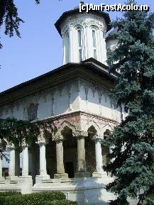 P11 [MAR-2012] Manastirea Sitaru - Biserica principala.