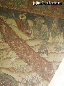 P13 [MAR-2012] Manastirea Sitaru - Pictura din pictorul deschis al bisericii principale.