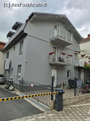 [P02] Ohrid, Clădirea Apartamentelor Naumovski, La mansardă Balconul Apartamentului cu terasă în care am fost cazați, strada se inchide prin parcare » foto by mprofeanu
 - 
<span class="allrVoted glyphicon glyphicon-heart hidden" id="av1538499"></span>
<a class="m-l-10 hidden" id="sv1538499" onclick="voting_Foto_DelVot(,1538499,19791)" role="button">șterge vot <span class="glyphicon glyphicon-remove"></span></a>
<a id="v91538499" class=" c-red"  onclick="voting_Foto_SetVot(1538499)" role="button"><span class="glyphicon glyphicon-heart-empty"></span> <b>LIKE</b> = Votează poza</a> <img class="hidden"  id="f1538499W9" src="/imagini/loader.gif" border="0" /><span class="AjErrMes hidden" id="e1538499ErM"></span>