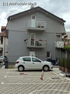 [P04] Ohrid, Clădirea Apartamentelor Naumovski, Curtea interioară amenajată ca Parcare, a fost doar mașina noastră » foto by mprofeanu
 - 
<span class="allrVoted glyphicon glyphicon-heart hidden" id="av1538501"></span>
<a class="m-l-10 hidden" id="sv1538501" onclick="voting_Foto_DelVot(,1538501,19791)" role="button">șterge vot <span class="glyphicon glyphicon-remove"></span></a>
<a id="v91538501" class=" c-red"  onclick="voting_Foto_SetVot(1538501)" role="button"><span class="glyphicon glyphicon-heart-empty"></span> <b>LIKE</b> = Votează poza</a> <img class="hidden"  id="f1538501W9" src="/imagini/loader.gif" border="0" /><span class="AjErrMes hidden" id="e1538501ErM"></span>