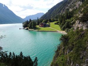 P09 [AUG-2015] Asa se prezinta o parte din lacul Achensee sau Fjordul
