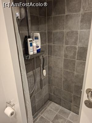 [P21] Copenhaga, Sundevedsgade 23, „Lovely apartment”, Baia cu duș mobil și duș fix în cabină » foto by mprofeanu
 - 
<span class="allrVoted glyphicon glyphicon-heart hidden" id="av1506749"></span>
<a class="m-l-10 hidden" id="sv1506749" onclick="voting_Foto_DelVot(,1506749,19884)" role="button">șterge vot <span class="glyphicon glyphicon-remove"></span></a>
<a id="v91506749" class=" c-red"  onclick="voting_Foto_SetVot(1506749)" role="button"><span class="glyphicon glyphicon-heart-empty"></span> <b>LIKE</b> = Votează poza</a> <img class="hidden"  id="f1506749W9" src="/imagini/loader.gif" border="0" /><span class="AjErrMes hidden" id="e1506749ErM"></span>