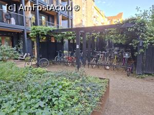 [P28] Copenhaga, Sundevedsgade 23, Curtea interioară a zonei de locuit, Parcarea de biciclete, se văd apartamentele, Apartamentul nostru este cel din stânga de la parter » foto by mprofeanu
 - 
<span class="allrVoted glyphicon glyphicon-heart hidden" id="av1506756"></span>
<a class="m-l-10 hidden" id="sv1506756" onclick="voting_Foto_DelVot(,1506756,19884)" role="button">șterge vot <span class="glyphicon glyphicon-remove"></span></a>
<a id="v91506756" class=" c-red"  onclick="voting_Foto_SetVot(1506756)" role="button"><span class="glyphicon glyphicon-heart-empty"></span> <b>LIKE</b> = Votează poza</a> <img class="hidden"  id="f1506756W9" src="/imagini/loader.gif" border="0" /><span class="AjErrMes hidden" id="e1506756ErM"></span>