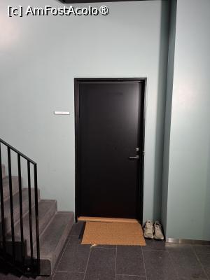 [P06] Copenhaga, Sundevedsgade 23, „Lovely apartment”, Ușa de intrare, (adidașii erau ai proprietarului) » foto by mprofeanu
 - 
<span class="allrVoted glyphicon glyphicon-heart hidden" id="av1506734"></span>
<a class="m-l-10 hidden" id="sv1506734" onclick="voting_Foto_DelVot(,1506734,19884)" role="button">șterge vot <span class="glyphicon glyphicon-remove"></span></a>
<a id="v91506734" class=" c-red"  onclick="voting_Foto_SetVot(1506734)" role="button"><span class="glyphicon glyphicon-heart-empty"></span> <b>LIKE</b> = Votează poza</a> <img class="hidden"  id="f1506734W9" src="/imagini/loader.gif" border="0" /><span class="AjErrMes hidden" id="e1506734ErM"></span>