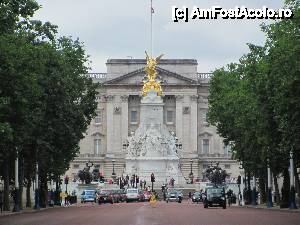 [P01] Palatul Buckingham vazut de pe celebrul bulevard The Mall » foto by sorinpopa
 - 
<span class="allrVoted glyphicon glyphicon-heart hidden" id="av488881"></span>
<a class="m-l-10 hidden" id="sv488881" onclick="voting_Foto_DelVot(,488881,19896)" role="button">șterge vot <span class="glyphicon glyphicon-remove"></span></a>
<a id="v9488881" class=" c-red"  onclick="voting_Foto_SetVot(488881)" role="button"><span class="glyphicon glyphicon-heart-empty"></span> <b>LIKE</b> = Votează poza</a> <img class="hidden"  id="f488881W9" src="/imagini/loader.gif" border="0" /><span class="AjErrMes hidden" id="e488881ErM"></span>