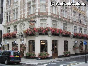 [P03] Hotel in Londra pe Victoria Street » foto by sorinpopa
 - 
<span class="allrVoted glyphicon glyphicon-heart hidden" id="av488883"></span>
<a class="m-l-10 hidden" id="sv488883" onclick="voting_Foto_DelVot(,488883,19896)" role="button">șterge vot <span class="glyphicon glyphicon-remove"></span></a>
<a id="v9488883" class=" c-red"  onclick="voting_Foto_SetVot(488883)" role="button"><span class="glyphicon glyphicon-heart-empty"></span> <b>LIKE</b> = Votează poza</a> <img class="hidden"  id="f488883W9" src="/imagini/loader.gif" border="0" /><span class="AjErrMes hidden" id="e488883ErM"></span>