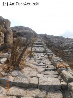 P14 [SEP-2021] Aşa arată treptele pe care le-am urcat spre vârful colinei Cynthus