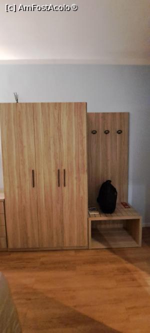 [P14] Hotel Re Enzo, privind dinspre pat către cuier » foto by irinad
 - 
<span class="allrVoted glyphicon glyphicon-heart hidden" id="av1519899"></span>
<a class="m-l-10 hidden" id="sv1519899" onclick="voting_Foto_DelVot(,1519899,19987)" role="button">șterge vot <span class="glyphicon glyphicon-remove"></span></a>
<a id="v91519899" class=" c-red"  onclick="voting_Foto_SetVot(1519899)" role="button"><span class="glyphicon glyphicon-heart-empty"></span> <b>LIKE</b> = Votează poza</a> <img class="hidden"  id="f1519899W9" src="/imagini/loader.gif" border="0" /><span class="AjErrMes hidden" id="e1519899ErM"></span>