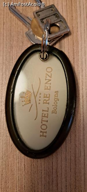 [P15] Hotel Re Enzo, cheia camerei noastre » foto by irinad
 - 
<span class="allrVoted glyphicon glyphicon-heart hidden" id="av1519900"></span>
<a class="m-l-10 hidden" id="sv1519900" onclick="voting_Foto_DelVot(,1519900,19987)" role="button">șterge vot <span class="glyphicon glyphicon-remove"></span></a>
<a id="v91519900" class=" c-red"  onclick="voting_Foto_SetVot(1519900)" role="button"><span class="glyphicon glyphicon-heart-empty"></span> <b>LIKE</b> = Votează poza</a> <img class="hidden"  id="f1519900W9" src="/imagini/loader.gif" border="0" /><span class="AjErrMes hidden" id="e1519900ErM"></span>