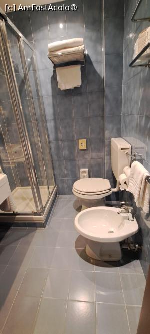 [P17] Hotel Re Enzo,în baie » foto by irinad
 - 
<span class="allrVoted glyphicon glyphicon-heart hidden" id="av1519902"></span>
<a class="m-l-10 hidden" id="sv1519902" onclick="voting_Foto_DelVot(,1519902,19987)" role="button">șterge vot <span class="glyphicon glyphicon-remove"></span></a>
<a id="v91519902" class=" c-red"  onclick="voting_Foto_SetVot(1519902)" role="button"><span class="glyphicon glyphicon-heart-empty"></span> <b>LIKE</b> = Votează poza</a> <img class="hidden"  id="f1519902W9" src="/imagini/loader.gif" border="0" /><span class="AjErrMes hidden" id="e1519902ErM"></span>