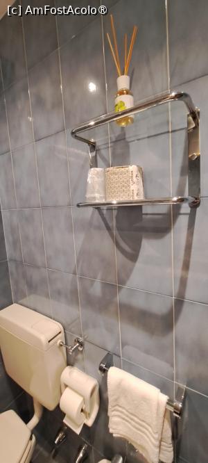 [P21] Hotel Re Enzo,în baie » foto by irinad
 - 
<span class="allrVoted glyphicon glyphicon-heart hidden" id="av1519906"></span>
<a class="m-l-10 hidden" id="sv1519906" onclick="voting_Foto_DelVot(,1519906,19987)" role="button">șterge vot <span class="glyphicon glyphicon-remove"></span></a>
<a id="v91519906" class=" c-red"  onclick="voting_Foto_SetVot(1519906)" role="button"><span class="glyphicon glyphicon-heart-empty"></span> <b>LIKE</b> = Votează poza</a> <img class="hidden"  id="f1519906W9" src="/imagini/loader.gif" border="0" /><span class="AjErrMes hidden" id="e1519906ErM"></span>