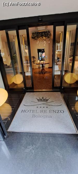 [P24] Hotel Re Enzo, la intrare » foto by irinad
 - 
<span class="allrVoted glyphicon glyphicon-heart hidden" id="av1519909"></span>
<a class="m-l-10 hidden" id="sv1519909" onclick="voting_Foto_DelVot(,1519909,19987)" role="button">șterge vot <span class="glyphicon glyphicon-remove"></span></a>
<a id="v91519909" class=" c-red"  onclick="voting_Foto_SetVot(1519909)" role="button"><span class="glyphicon glyphicon-heart-empty"></span> <b>LIKE</b> = Votează poza</a> <img class="hidden"  id="f1519909W9" src="/imagini/loader.gif" border="0" /><span class="AjErrMes hidden" id="e1519909ErM"></span>