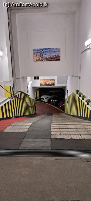 [P25] Hotel Re Enzo, accesul în parcarea subterană » foto by irinad
 - 
<span class="allrVoted glyphicon glyphicon-heart hidden" id="av1519910"></span>
<a class="m-l-10 hidden" id="sv1519910" onclick="voting_Foto_DelVot(,1519910,19987)" role="button">șterge vot <span class="glyphicon glyphicon-remove"></span></a>
<a id="v91519910" class=" c-red"  onclick="voting_Foto_SetVot(1519910)" role="button"><span class="glyphicon glyphicon-heart-empty"></span> <b>LIKE</b> = Votează poza</a> <img class="hidden"  id="f1519910W9" src="/imagini/loader.gif" border="0" /><span class="AjErrMes hidden" id="e1519910ErM"></span>