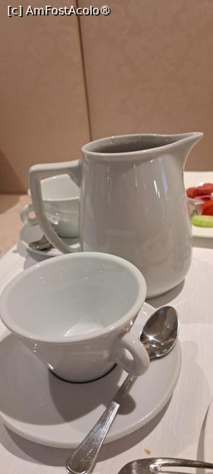 [P41] Hotel Re Enzo, o carafă de cafea americano » foto by irinad
 - 
<span class="allrVoted glyphicon glyphicon-heart hidden" id="av1519926"></span>
<a class="m-l-10 hidden" id="sv1519926" onclick="voting_Foto_DelVot(,1519926,19987)" role="button">șterge vot <span class="glyphicon glyphicon-remove"></span></a>
<a id="v91519926" class=" c-red"  onclick="voting_Foto_SetVot(1519926)" role="button"><span class="glyphicon glyphicon-heart-empty"></span> <b>LIKE</b> = Votează poza</a> <img class="hidden"  id="f1519926W9" src="/imagini/loader.gif" border="0" /><span class="AjErrMes hidden" id="e1519926ErM"></span>
