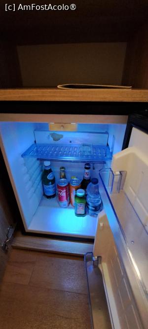 [P05] Hotel Re Enzo, minibar » foto by irinad
 - 
<span class="allrVoted glyphicon glyphicon-heart hidden" id="av1519890"></span>
<a class="m-l-10 hidden" id="sv1519890" onclick="voting_Foto_DelVot(,1519890,19987)" role="button">șterge vot <span class="glyphicon glyphicon-remove"></span></a>
<a id="v91519890" class=" c-red"  onclick="voting_Foto_SetVot(1519890)" role="button"><span class="glyphicon glyphicon-heart-empty"></span> <b>LIKE</b> = Votează poza</a> <img class="hidden"  id="f1519890W9" src="/imagini/loader.gif" border="0" /><span class="AjErrMes hidden" id="e1519890ErM"></span>